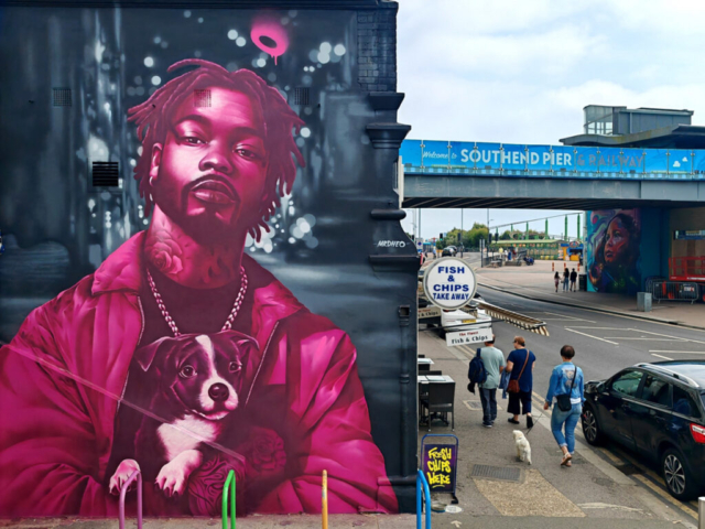 MrDheo - "The pier guard" - Southend-on-sea (UK) 2024 (arte urbana/street art/graffiti/mural)